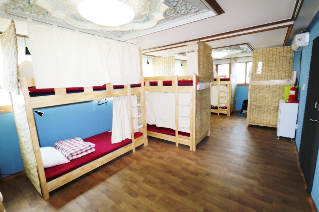 Maru Hostel Hongdae *